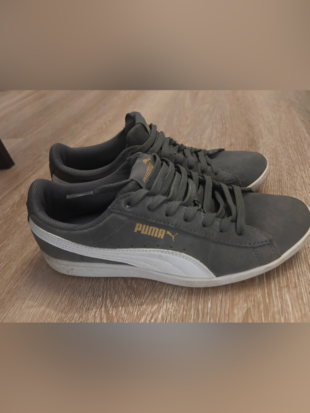 PUMA Vicky women’s Gray Suede Classic Sneakers with White Stripe
